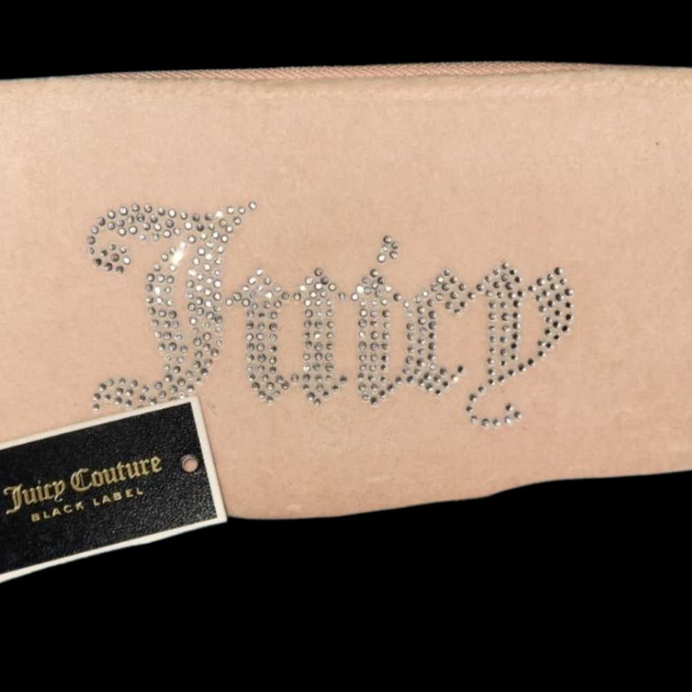- Juicy couture waĺlet Y2k..Read Post.